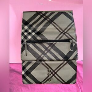 wallet/organizer Burrrberrry look alike print